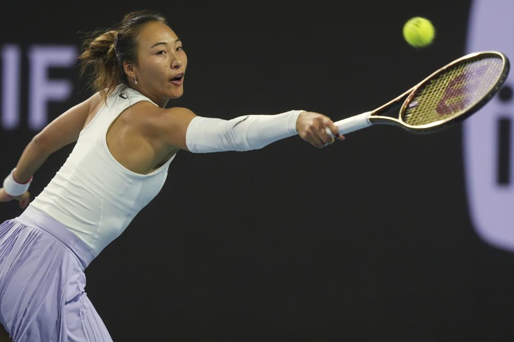 3C：骨上的钢板是我考虑退役原因之一；弗里克说表现好能抽烟